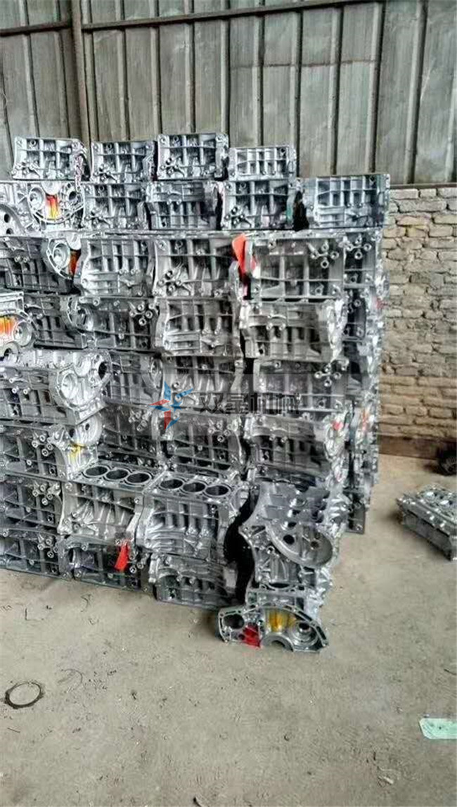 生鋁鑄件破碎機破碎發動機配件